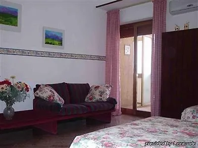 Politeamaffitti فندق